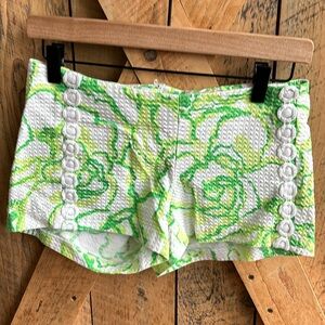 Used Lilly Pulitzer shorty shorts. Size 00